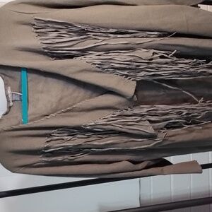 Kate & Mallory rayon and nylon olive sweater long sleeves layered w/ fringe.